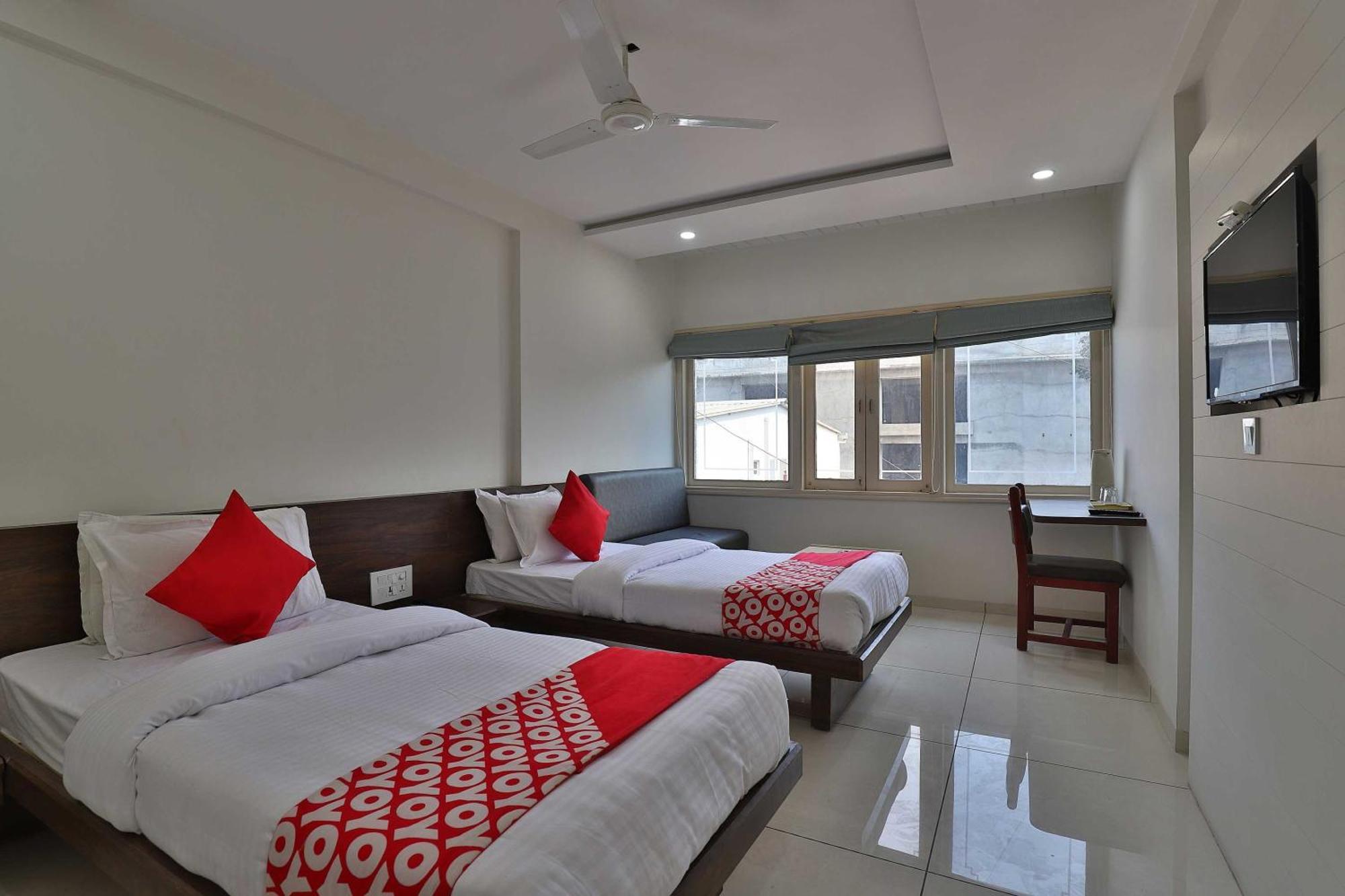 Collection O Hotel Panchsheel Vadodara Ngoại thất bức ảnh